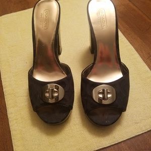 COACH HEELS BLACK/GOLD
